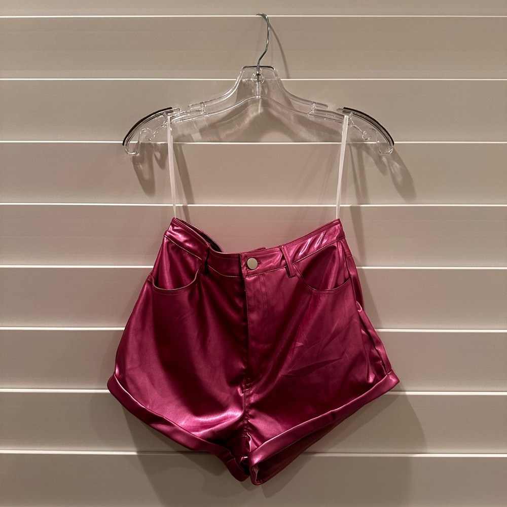 Super down Pink faux leather hot shorts